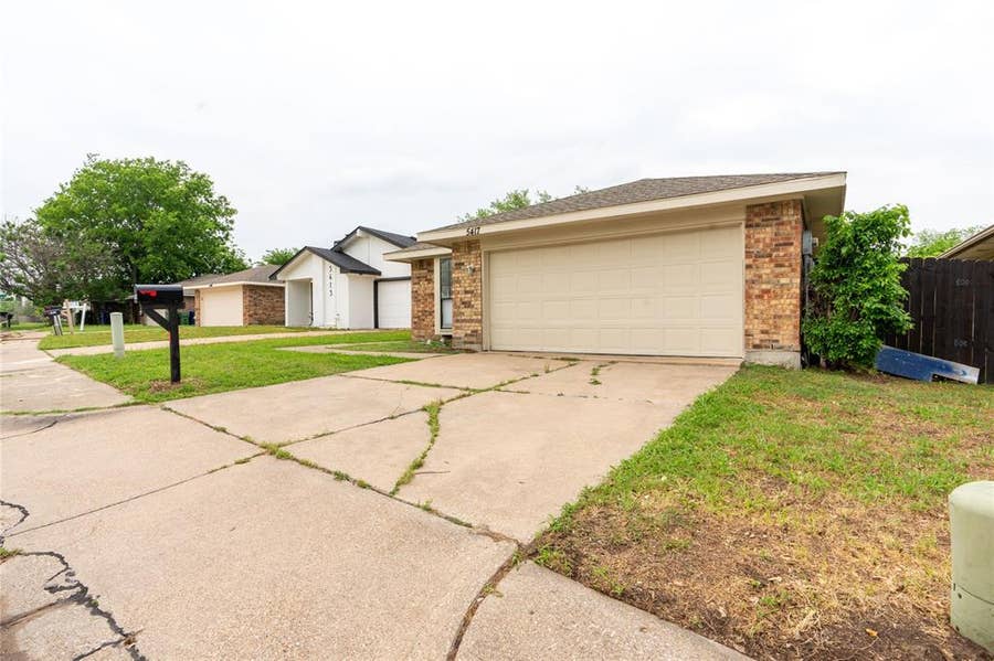 Property photo for 5417 Knollridge Drive, Garland, TX