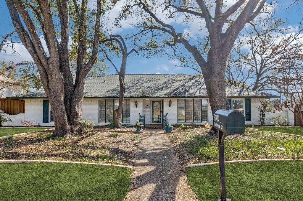 14810 Knollview Drive, Dallas, TX 75248 Ranch-style house featuring a front lawn and brick siding