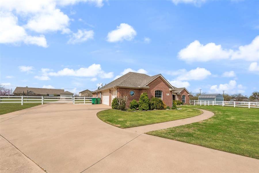 Property photo for 14001 Oak Bark Drive, Haslet, TX