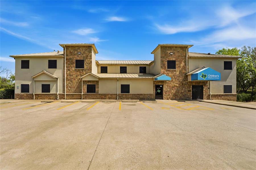 Property photo for 1011 W Grove Street, Kaufman, TX
