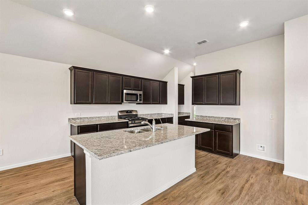 3512 Kingdom Drive, Denton, TX 76208 3512 Kingdom Drive, Denton, TX 76208