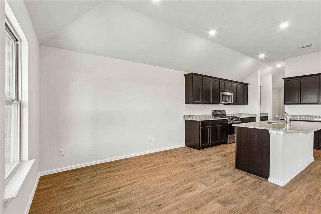 3512 Kingdom Drive, Denton, TX 76208 3512 Kingdom Drive, Denton, TX 76208