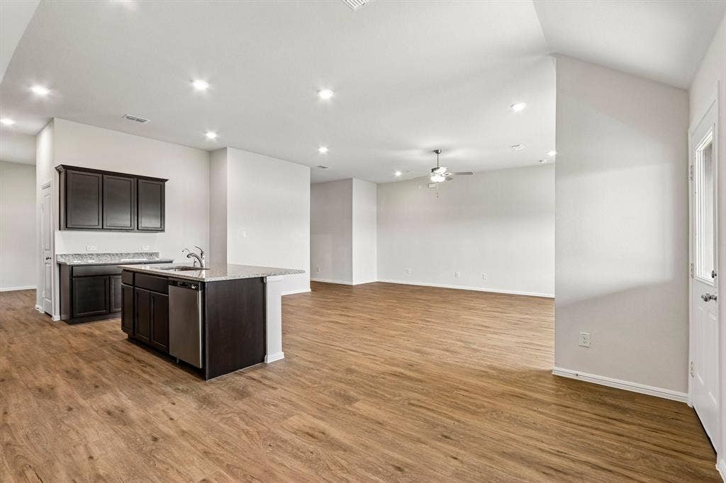 3512 Kingdom Drive, Denton, TX 76208 3512 Kingdom Drive, Denton, TX 76208