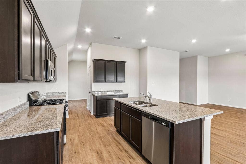 3512 Kingdom Drive, Denton, TX 76208 3512 Kingdom Drive, Denton, TX 76208