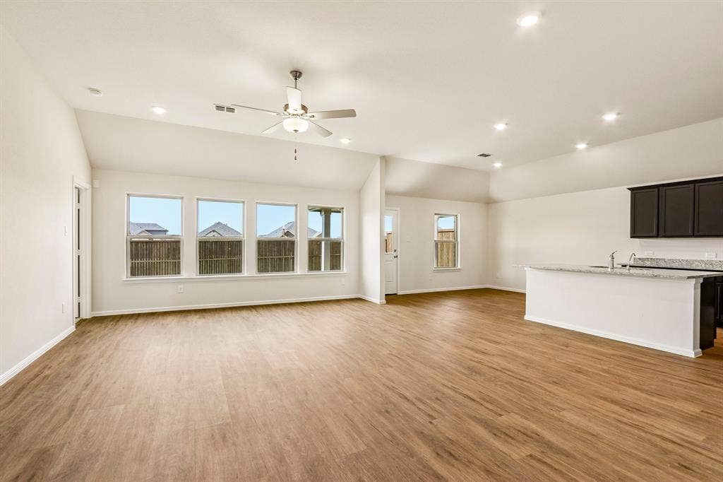 3512 Kingdom Drive, Denton, TX 76208 3512 Kingdom Drive, Denton, TX 76208
