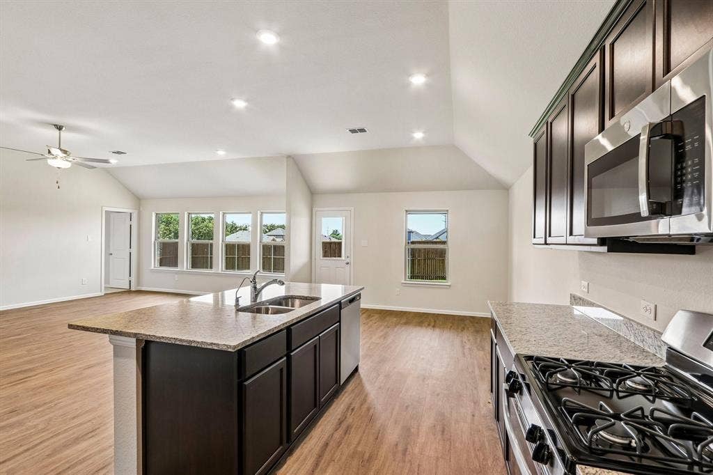 3512 Kingdom Drive, Denton, TX 76208 3512 Kingdom Drive, Denton, TX 76208