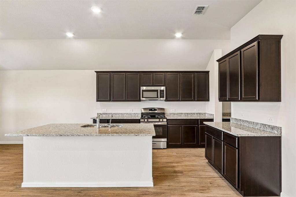 3512 Kingdom Drive, Denton, TX 76208 3512 Kingdom Drive, Denton, TX 76208