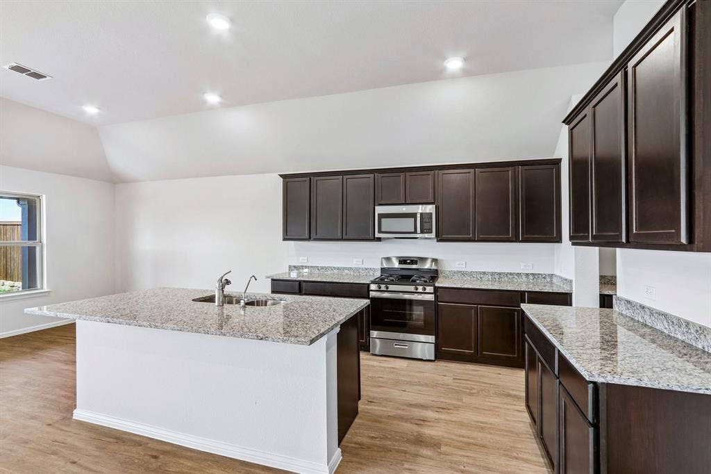 3512 Kingdom Drive, Denton, TX 76208 3512 Kingdom Drive, Denton, TX 76208
