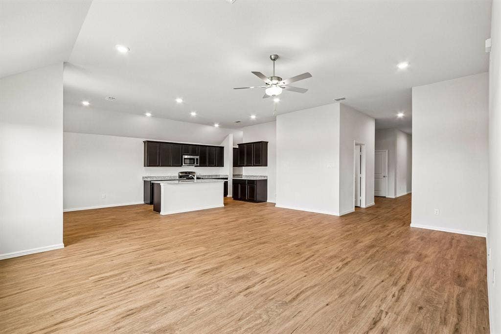 3512 Kingdom Drive, Denton, TX 76208 3512 Kingdom Drive, Denton, TX 76208