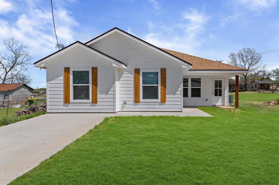 Property photo for 204 Wiebusch Street, Riesel, TX
