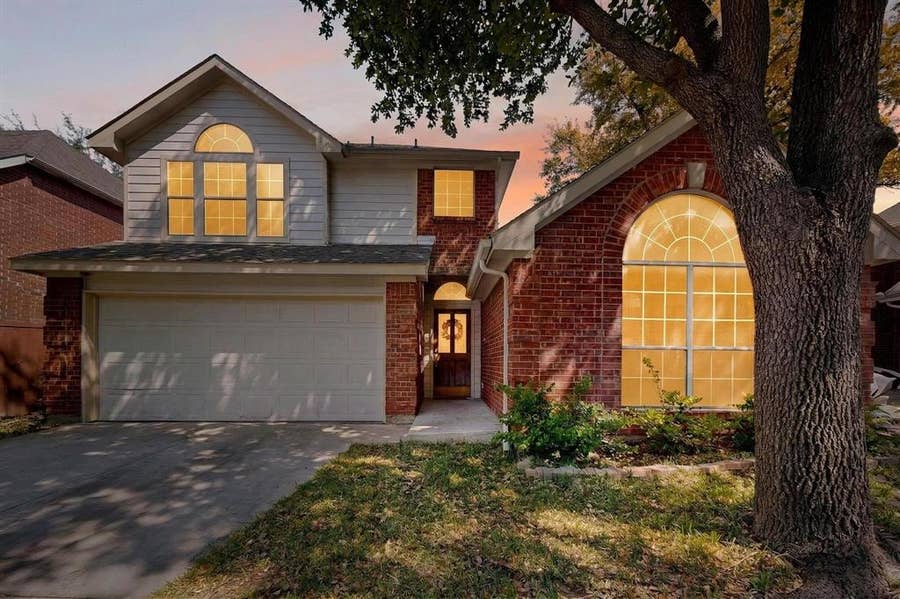 Property photo for 200 Morning Star Court, Irving, TX