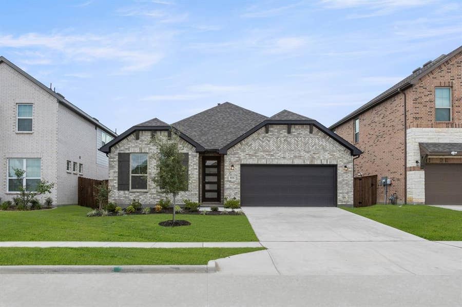 Property photo for 816 Alderwood Drive, Red Oak, TX