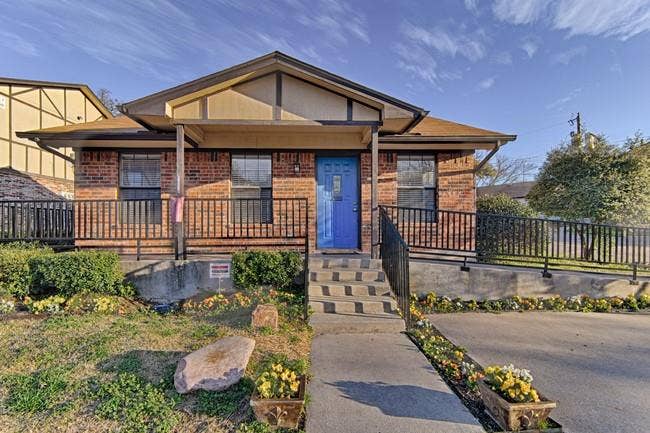 Property photo for 820 Southeast Parkway, Azle, TX