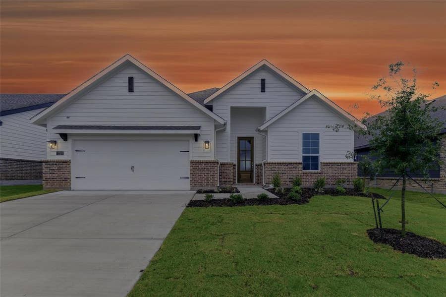 Property photo for 1329 Frio Drive, Springtown, TX