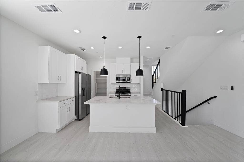 7207 Mohawk Drive, #102, Dallas, TX 75235 7207 Mohawk Drive, #102, Dallas, TX 75235
