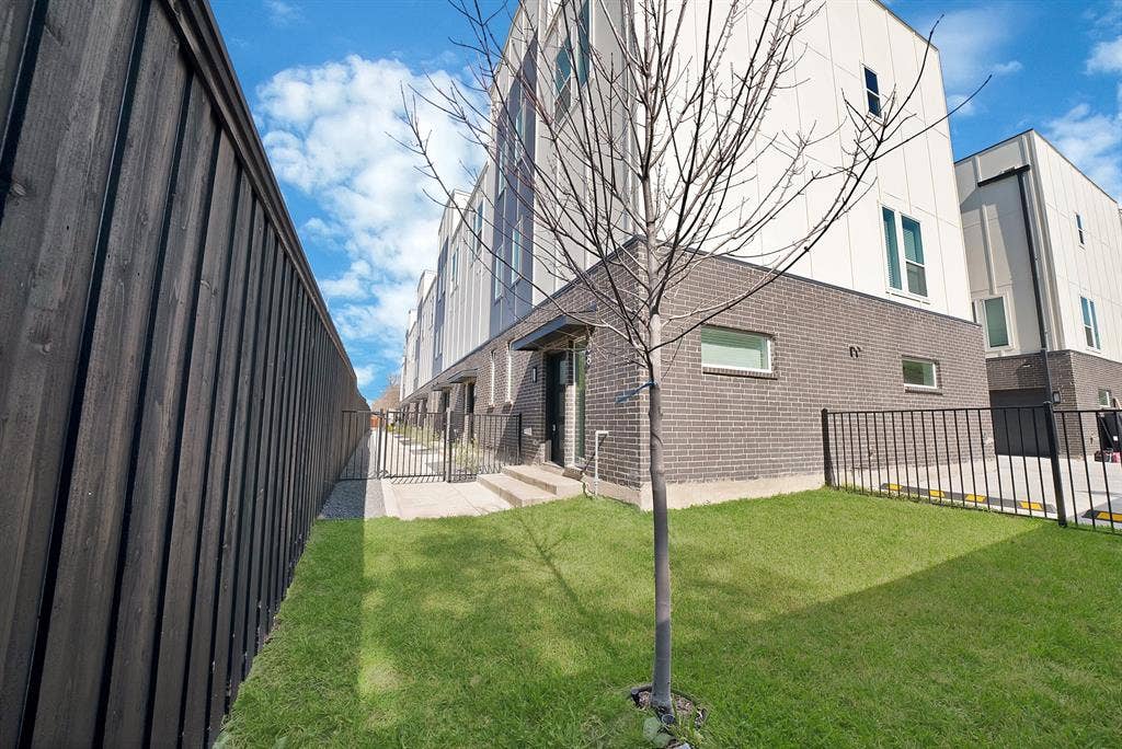 7207 Mohawk Drive, #102, Dallas, TX 75235 7207 Mohawk Drive, #102, Dallas, TX 75235
