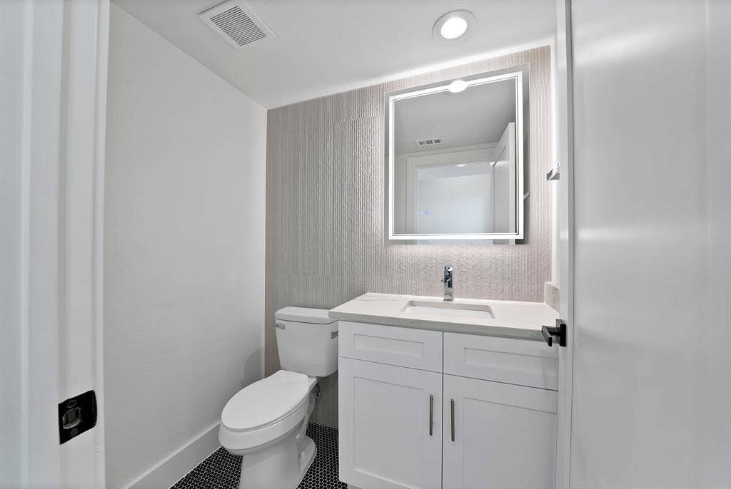 7207 Mohawk Drive, #102, Dallas, TX 75235 7207 Mohawk Drive, #102, Dallas, TX 75235