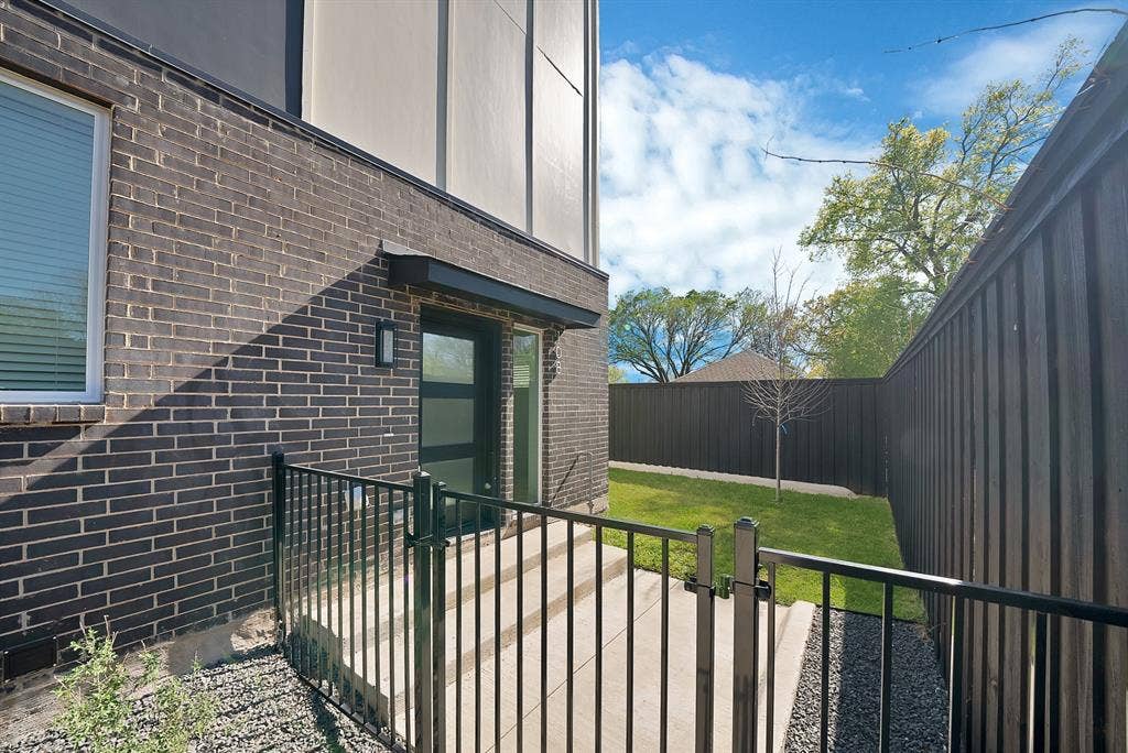 7207 Mohawk Drive, #102, Dallas, TX 75235 7207 Mohawk Drive, #102, Dallas, TX 75235