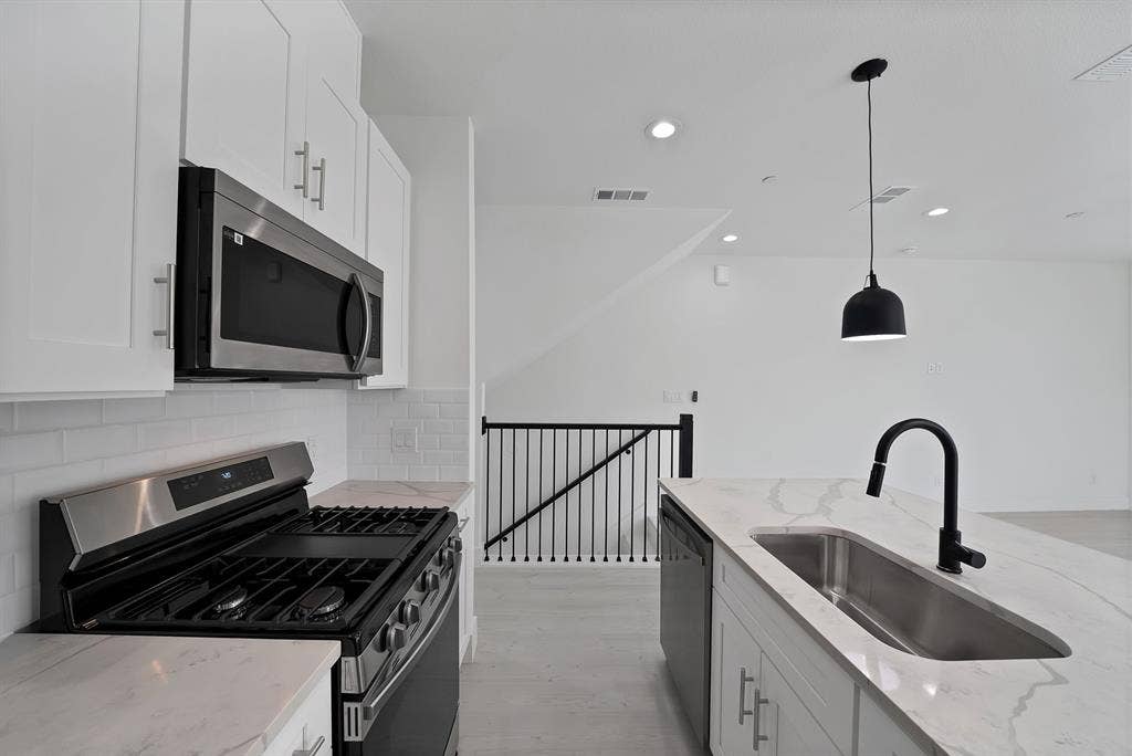 7207 Mohawk Drive, #102, Dallas, TX 75235 7207 Mohawk Drive, #102, Dallas, TX 75235