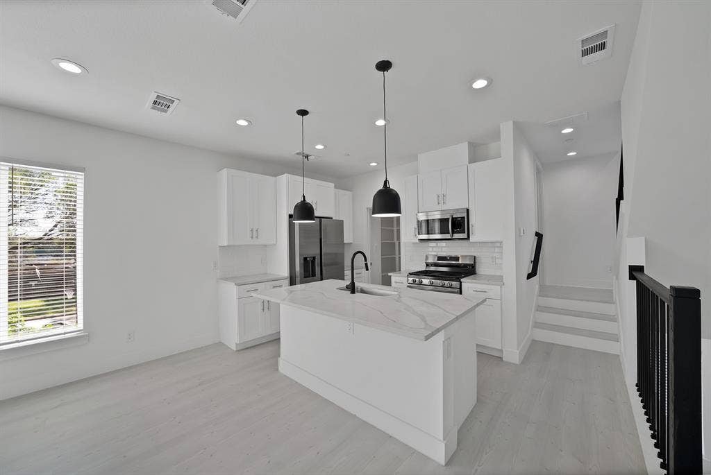 7207 Mohawk Drive, #102, Dallas, TX 75235 7207 Mohawk Drive, #102, Dallas, TX 75235