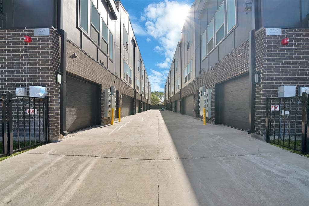 7207 Mohawk Drive, #102, Dallas, TX 75235 7207 Mohawk Drive, #102, Dallas, TX 75235