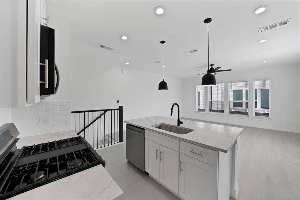 7207 Mohawk Drive, #102, Dallas, TX 75235 7207 Mohawk Drive, #102, Dallas, TX 75235
