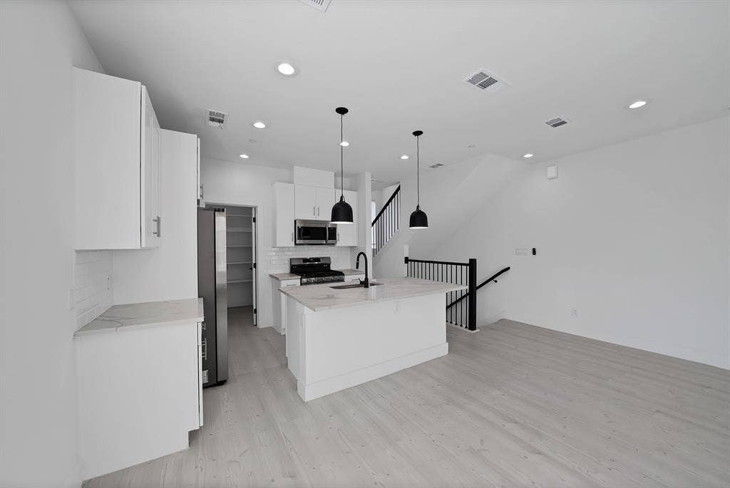 7207 Mohawk Drive, #102, Dallas, TX 75235 7207 Mohawk Drive, #102, Dallas, TX 75235