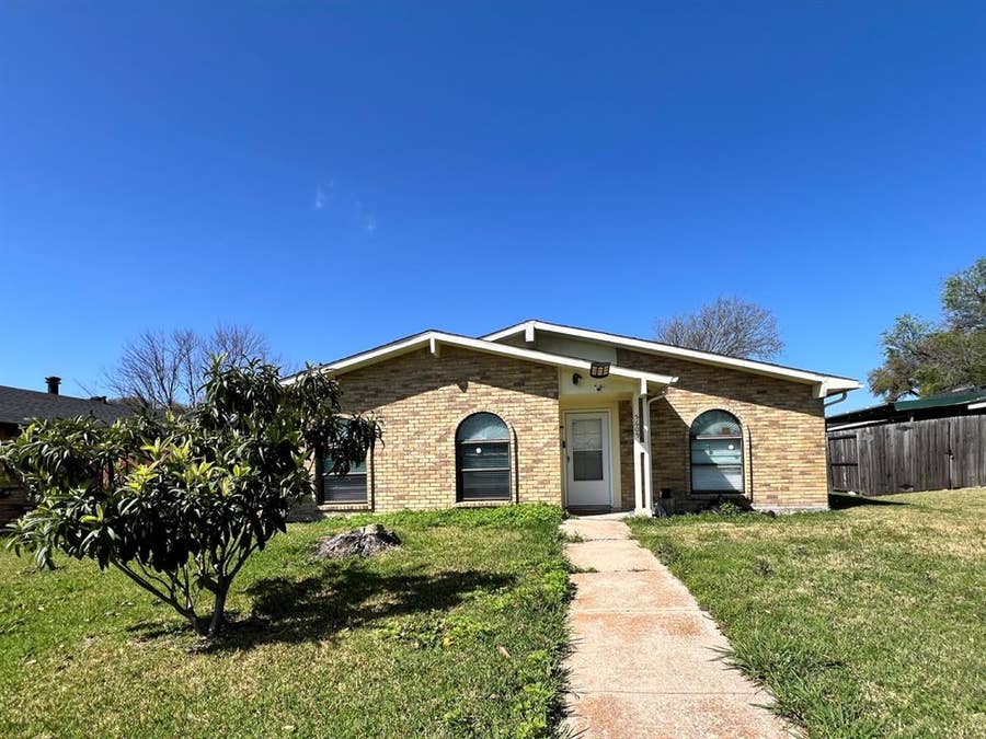 Property photo for 5609 Kerry Lane, Garland, TX