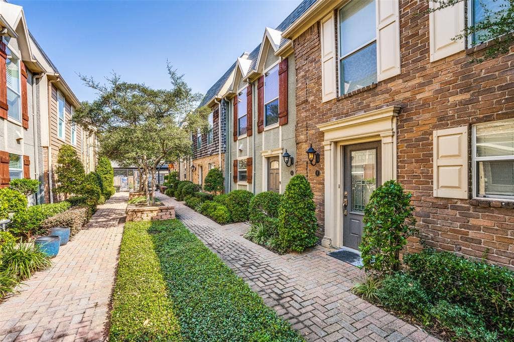 4208 Bowser Avenue, #I, Dallas, TX 75219 Gated boutique condo complex - North Oak Lawn