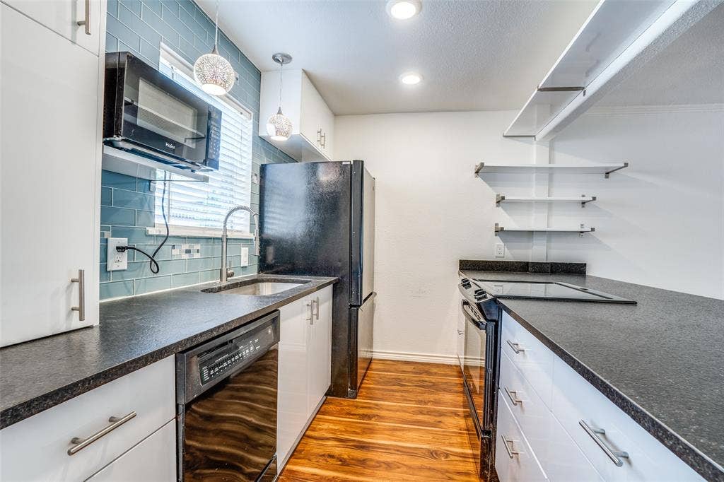 4208 Bowser Avenue, #I, Dallas, TX 75219 Fabulous kitchen with good storage