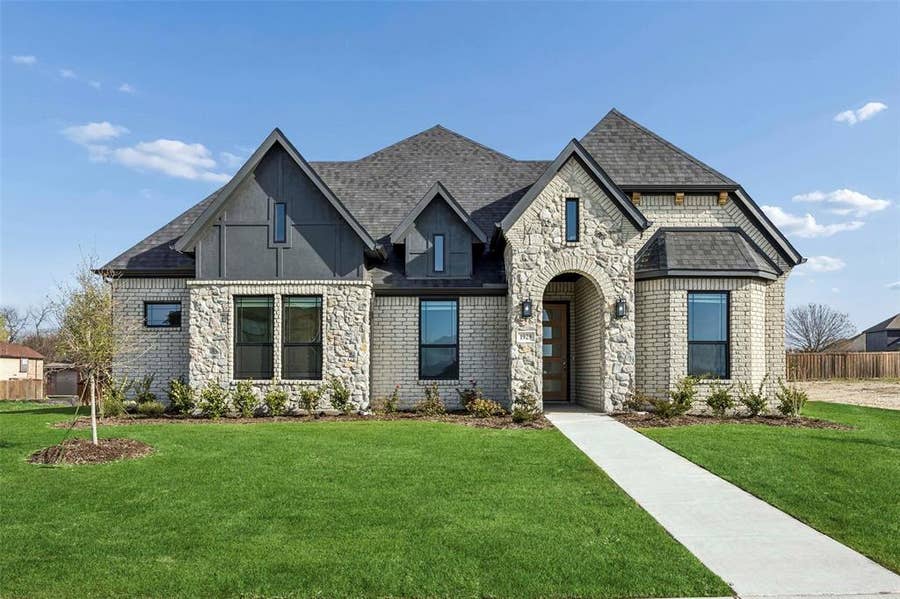 Property photo for 1929 Comanche Drive, DeSoto, TX