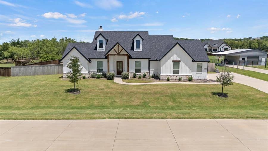 Property photo for 3121 Katrina Run, Midlothian, TX
