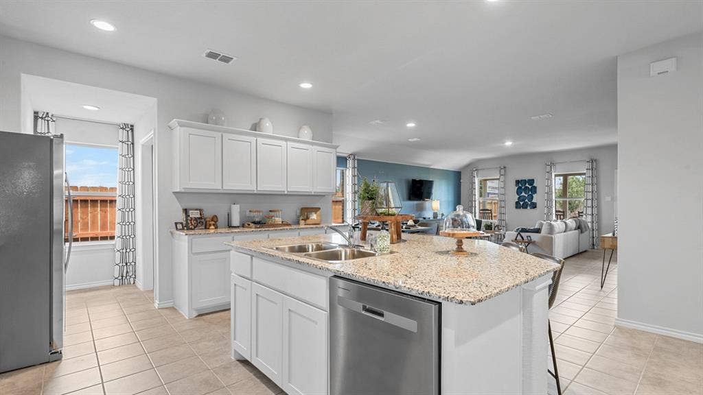 1732 LEEVON Lane, Fort Worth, TX 76140