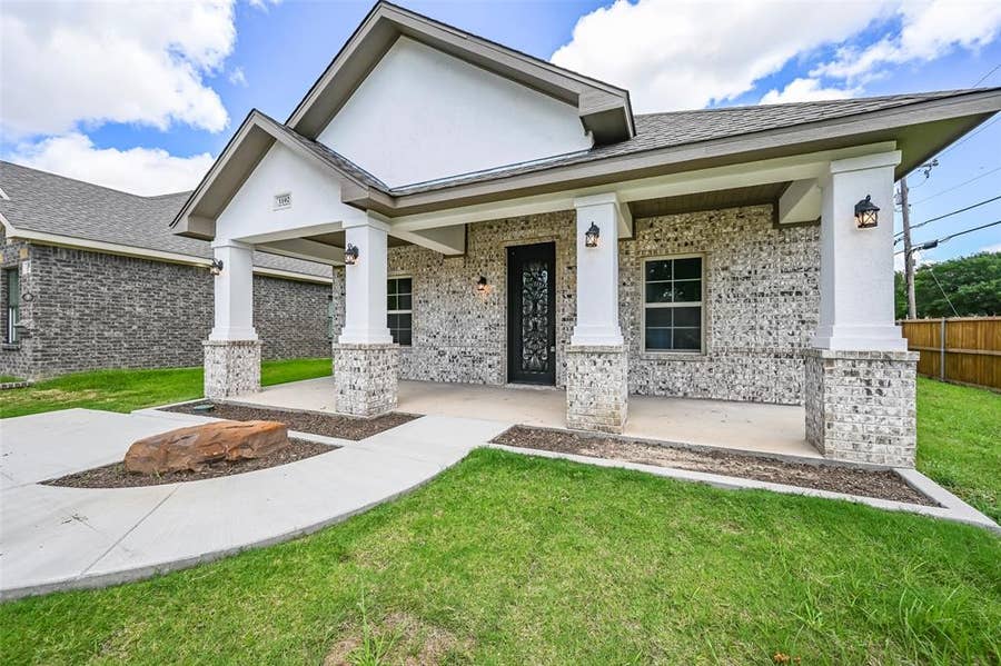 Property photo for 1102 Fort Worth Street, Grand Prairie, TX