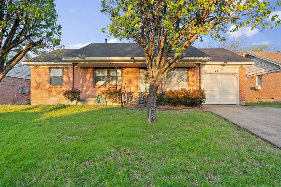 Property photo for 4215 Elk Horn Trail, Dallas, TX