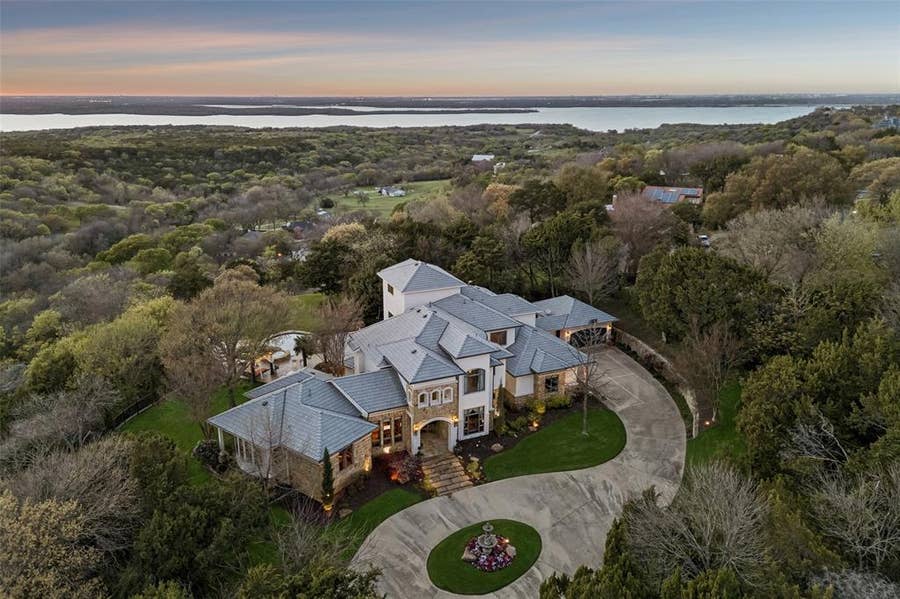 Property photo for 707 Oakhill Lane, Cedar Hill, TX