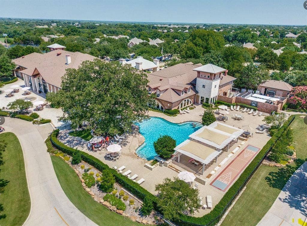 351 Southern Hills Drive, Fairview, TX 75069 Large community pool with surrounding lounge areas, expansive clubhouse