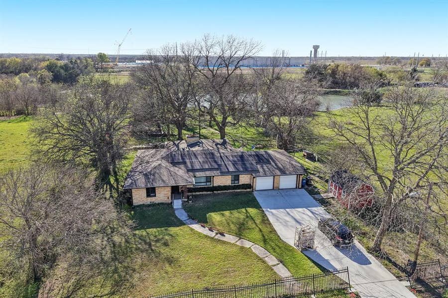Property photo for 611 Ferris Road, Lancaster, TX