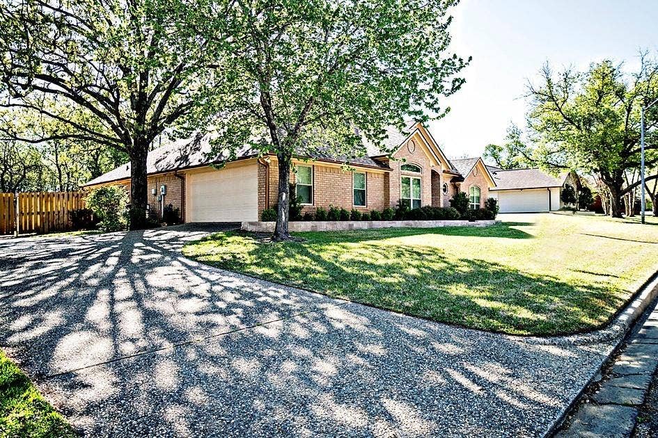 1111 Lonnie Drive, Athens, TX 75751