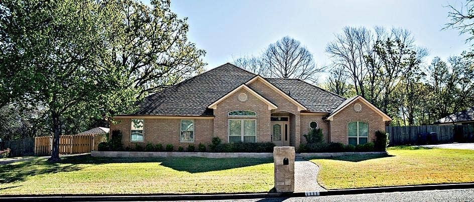 1111 Lonnie Drive, Athens, TX 75751