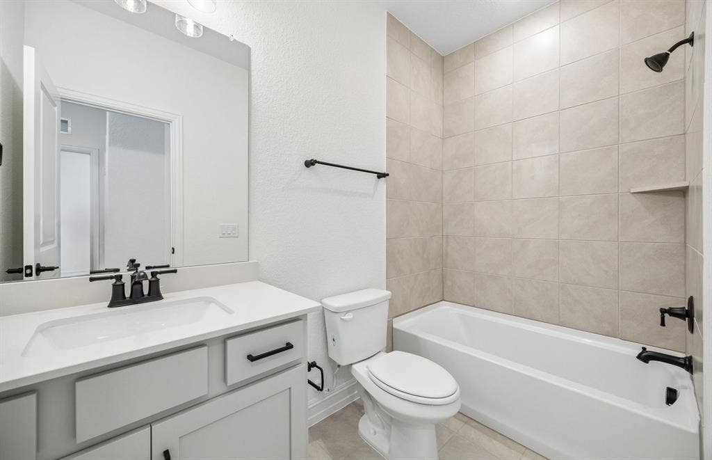 Secondary bath with tile surrounded shower