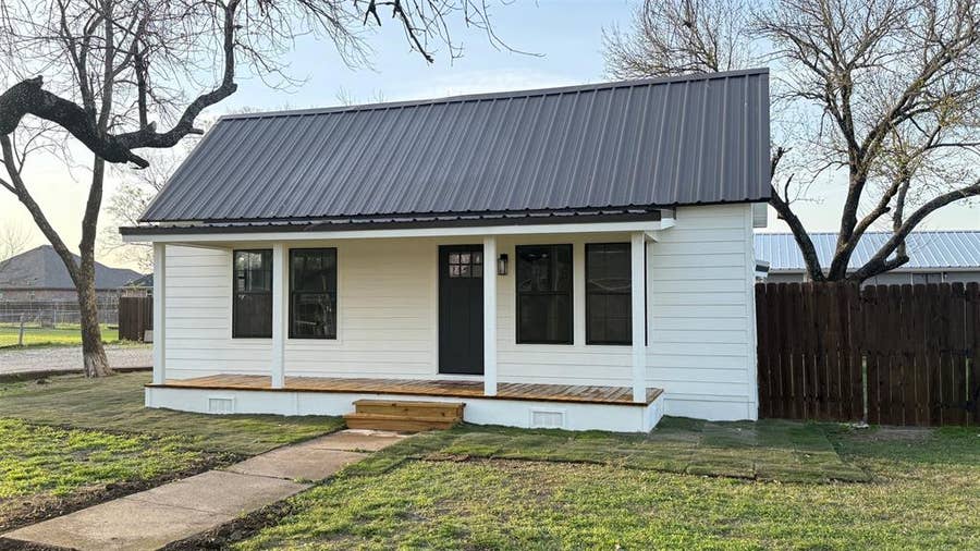 Property photo for 250 Cosey Street, Palmer, TX