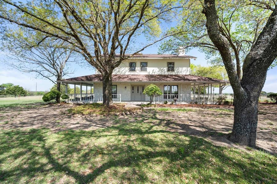 Property photo for 1105 E Highland Road, Oak Leaf, TX
