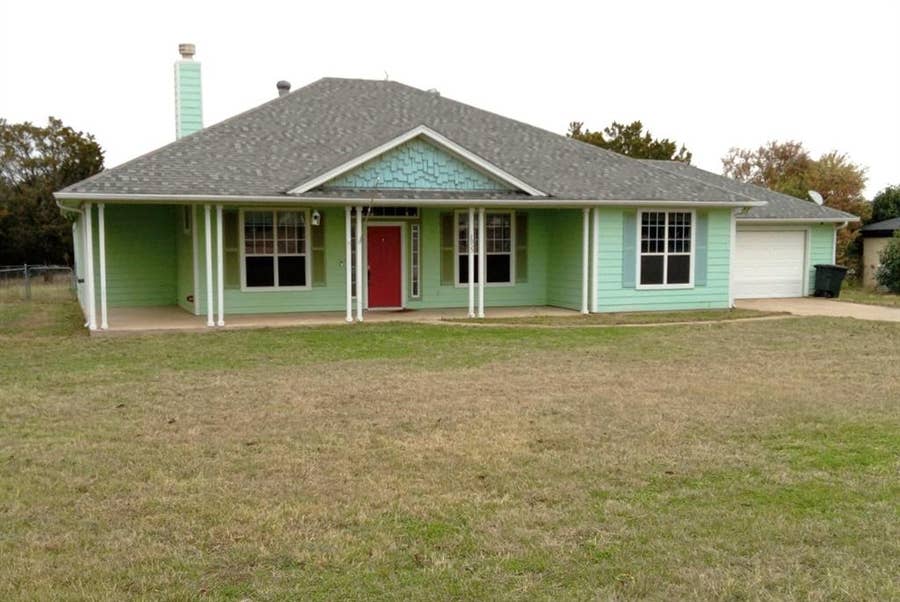 Property photo for 4035 Apache Circle, Granbury, TX