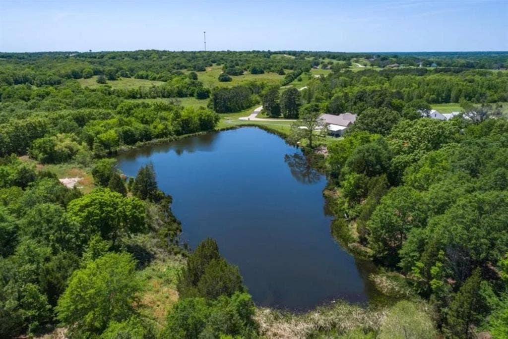 5395 Lago Vista Drive, Athens, TX 75752 5395 Lago Vista Drive, Athens, TX 75752