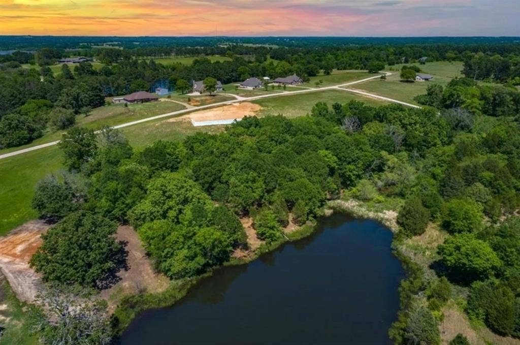 5395 Lago Vista Drive, Athens, TX 75752 5395 Lago Vista Drive, Athens, TX 75752