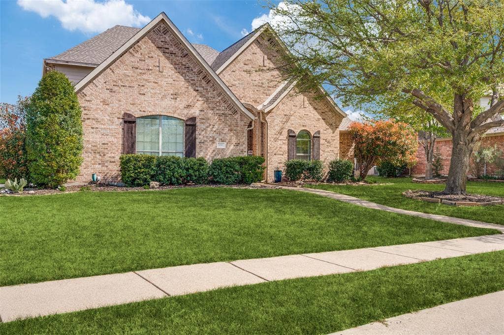 159 Courtney Bay Lane, Argyle, TX 76226 Grass has been digitally enhanced