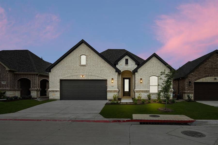Property photo for 225 Ravenna Boulevard, Justin, TX