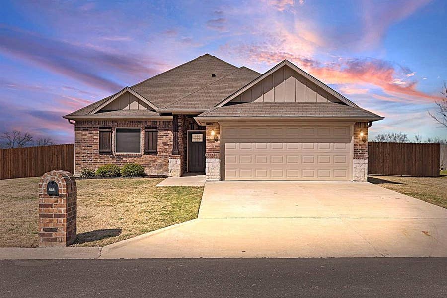 Property photo for 414 Mesa Drive, Lone Oak, TX