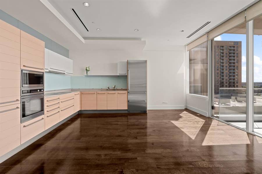 Property photo for 2408 Victory Park Lane, #1131, Dallas, TX